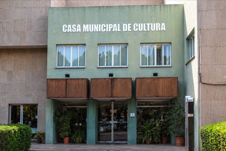 Дом культуры Дении (Casa Municipal de Cultura de Dénia): полный гид по услугам, расписанию и выставкам Дом культуры Дении (Casa Municipal de Cultura de Dénia) на площади Жауме I в Дении