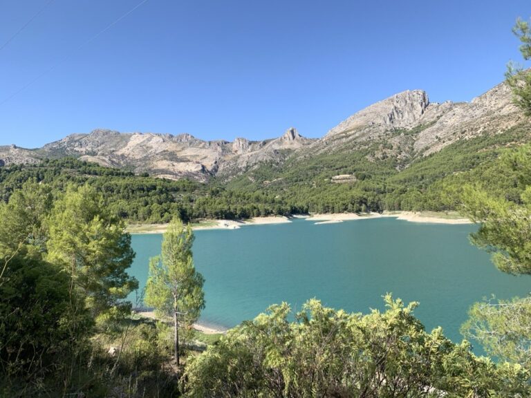 Embassament de Guadalest (водохранилище Гуадалест) в провинции Аликанте